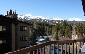 Woods Manor Condominiums
