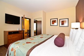 Best Western Plus Carousel Inn & Suites