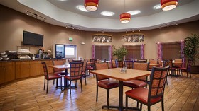 Best Western Plus Carousel Inn & Suites