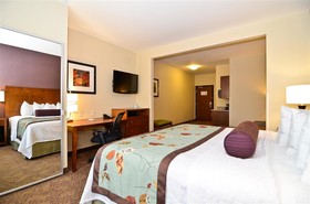 Best Western Plus Carousel Inn & Suites
