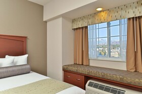 Best Western Plus Peak Vista Inn & Suites