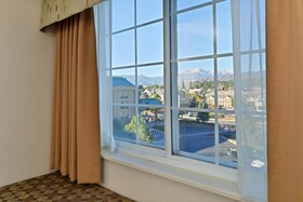 Best Western Plus Peak Vista Inn & Suites