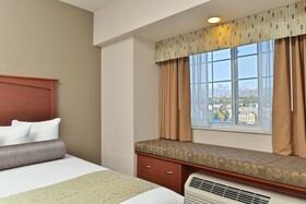 Best Western Plus Peak Vista Inn & Suites