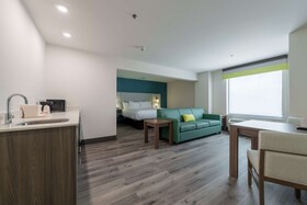 Comfort Suites Colorado Springs East - Medical Center Area