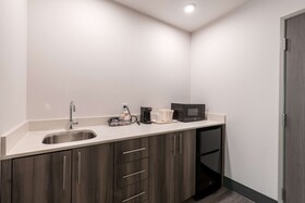 Comfort Suites Colorado Springs East - Medical Center Area