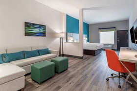 Comfort Suites Colorado Springs East - Medical Center Area
