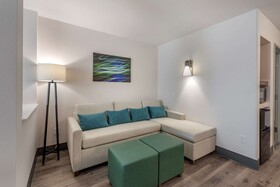 Comfort Suites Colorado Springs East - Medical Center Area