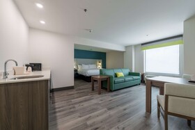 Comfort Suites Colorado Springs East - Medical Center Area