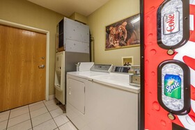 Econo Lodge Airport