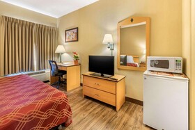 Econo Lodge Airport