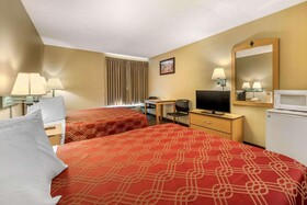 Econo Lodge Airport