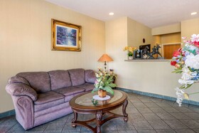 Econo Lodge Airport