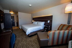 Holiday Inn Express & Suites Colorado Springs AFA Northgate