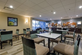 Holiday Inn Express & Suites Colorado Springs Central