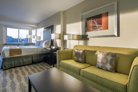 Holiday Inn Express & Suites Colorado Springs Central