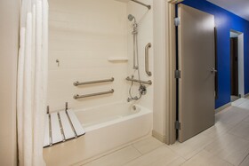 Holiday Inn Express & Suites Colorado Springs South I-25