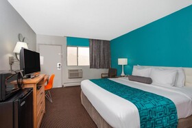 Howard Johnson by Wyndham Colorado Springs