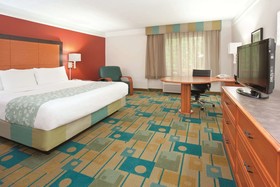 La Quinta Inn & Suites by Wyndham Colorado Springs South AP