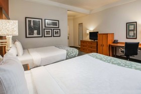 La Quinta Inn & Suites by Wyndham Colorado Springs South AP