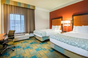 La Quinta Inn & Suites by Wyndham Colorado Springs South AP