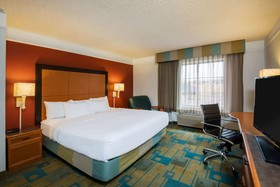 La Quinta Inn & Suites by Wyndham Colorado Springs South AP