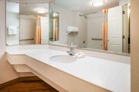 La Quinta Inn & Suites by Wyndham Colorado Springs South AP