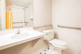 La Quinta Inn & Suites by Wyndham Colorado Springs South AP