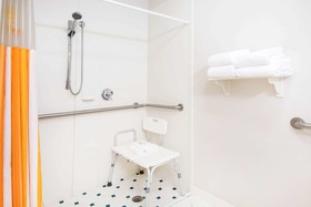La Quinta Inn & Suites by Wyndham Colorado Springs South AP