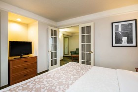 La Quinta Inn & Suites by Wyndham Colorado Springs South AP