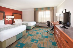La Quinta Inn & Suites by Wyndham Colorado Springs South AP