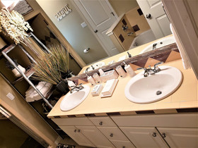 Peak Valley Manor, a Premier Bed & Breakfast