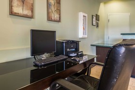 Quality Suites Downtown