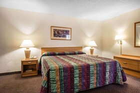 Rodeway Inn & Suites
