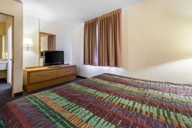 Rodeway Inn & Suites