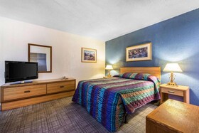 Rodeway Inn & Suites