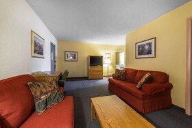 Rodeway Inn & Suites