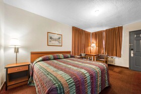 Rodeway Inn & Suites