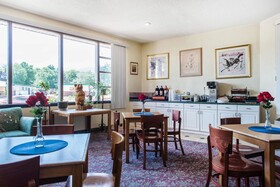 Rodeway Inn & Suites