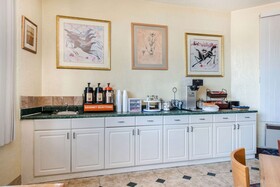 Rodeway Inn & Suites