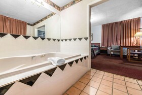 Rodeway Inn & Suites