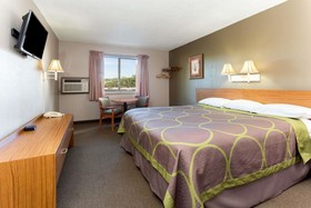 Super 8 by Wyndham Cos/Hwy. 24 E/PAFB Area