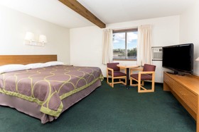Super 8 by Wyndham Cos/Hwy. 24 E/PAFB Area
