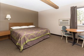 Super 8 by Wyndham Cos/Hwy. 24 E/PAFB Area