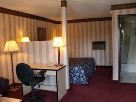 TravelStar Inn & Suites