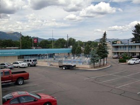 TravelStar Inn & Suites