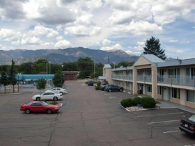 TravelStar Inn & Suites