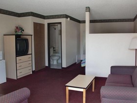TravelStar Inn & Suites