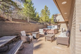 Verdant Oasisluxury, Traveler's Home W/hottub!