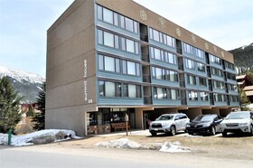 Summit 2 Br condo by RedAwning