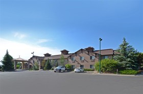 Best Western Plus Deer Park Hotel and Suites